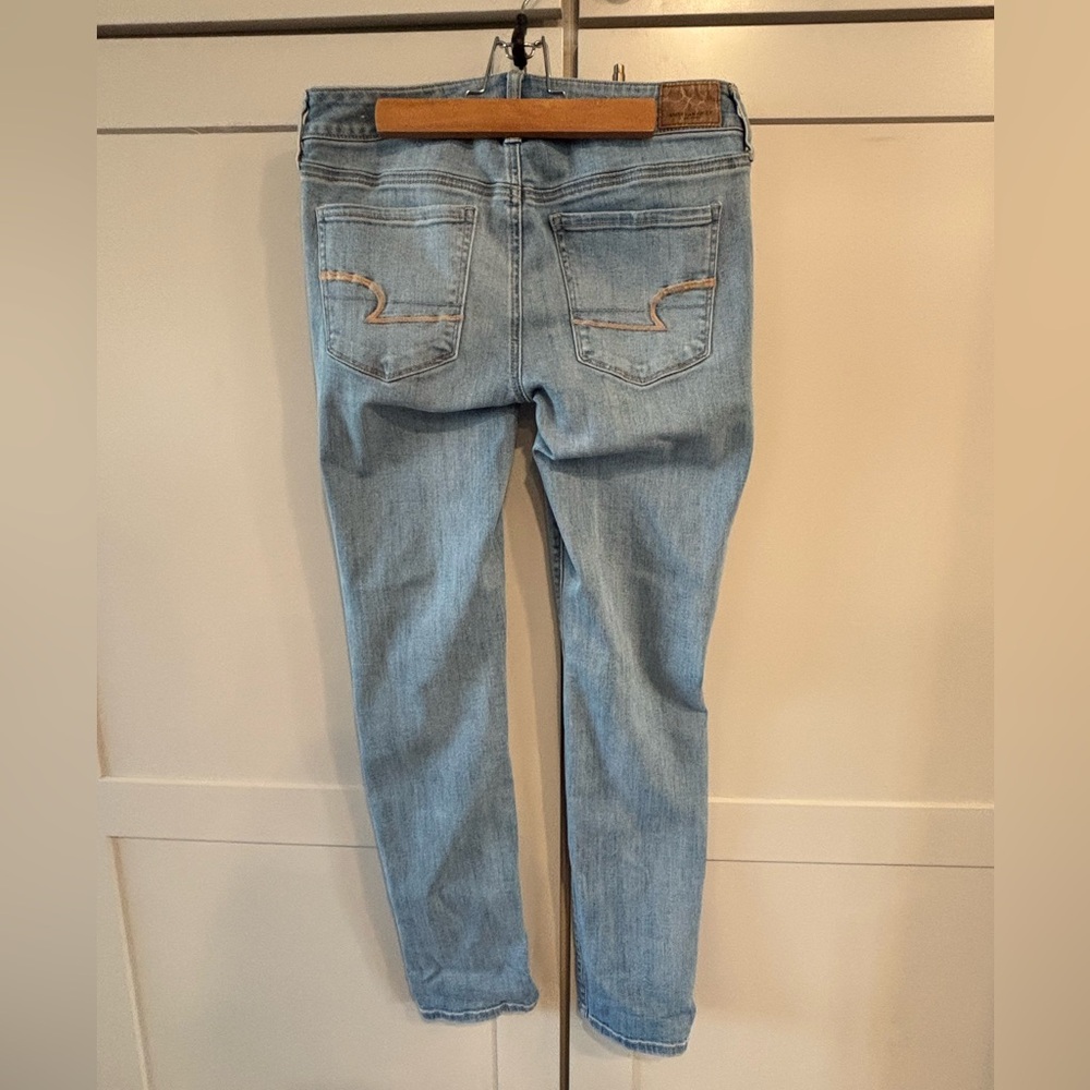 American Eagle Outfitters Light Blue Ripped Jeans - Picture 2 of 6